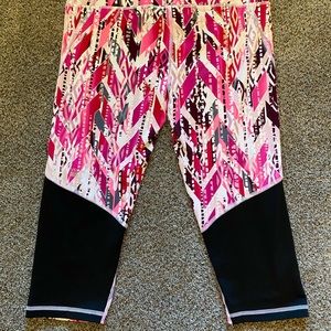 Victoria's Secret Pants & Jumpsuits - Victoria’s Secret Cropped Sport Yoga Pants Victoria's Secret Pants & Jumpsuits - Victoria’s Secret Cropped Sport Yoga Pants
